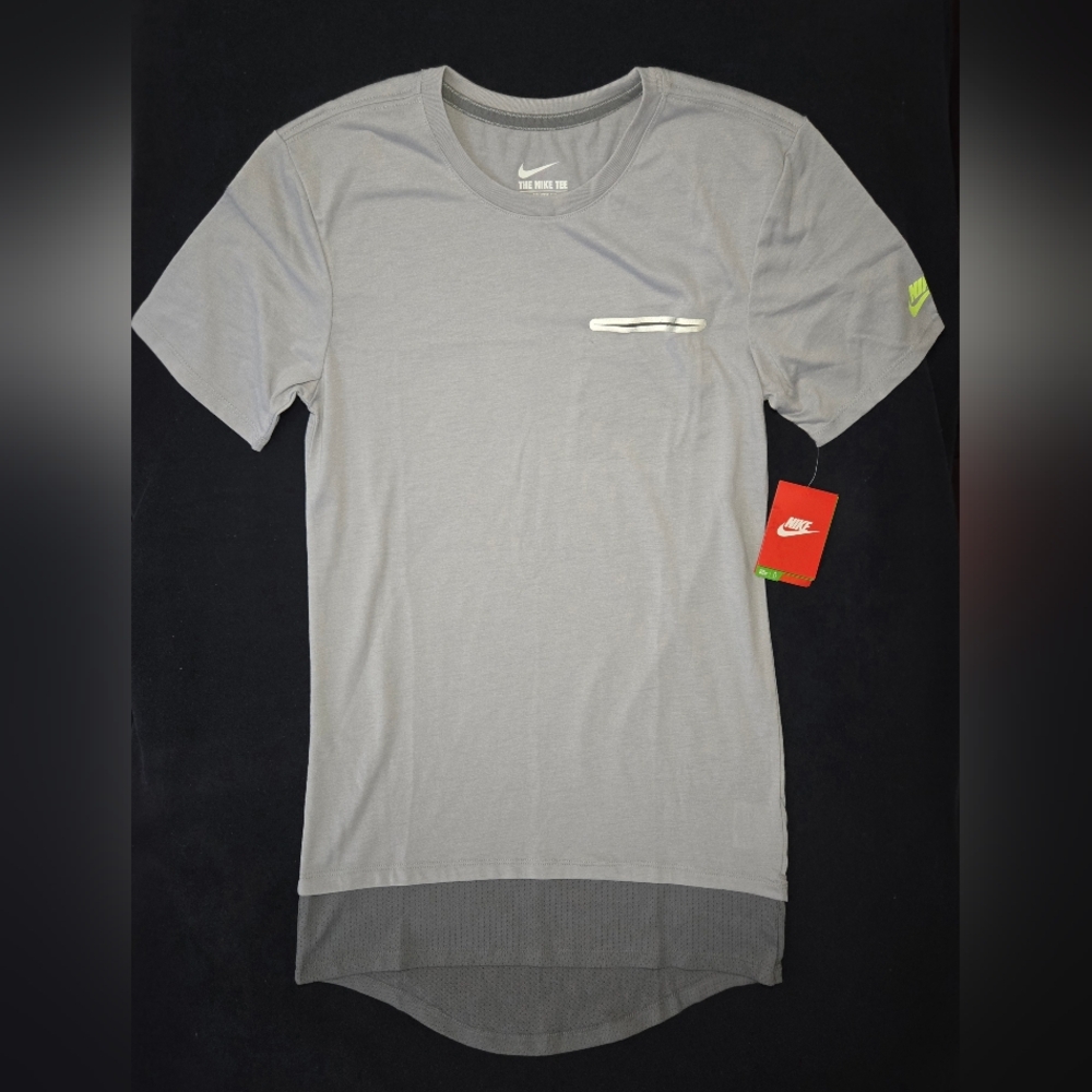 The Nike Tee Athletic Cut, with Pocket, 746425, Size S